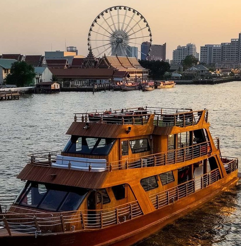 Luxury dinner cruise on Chao Phraya River - incl. dinner